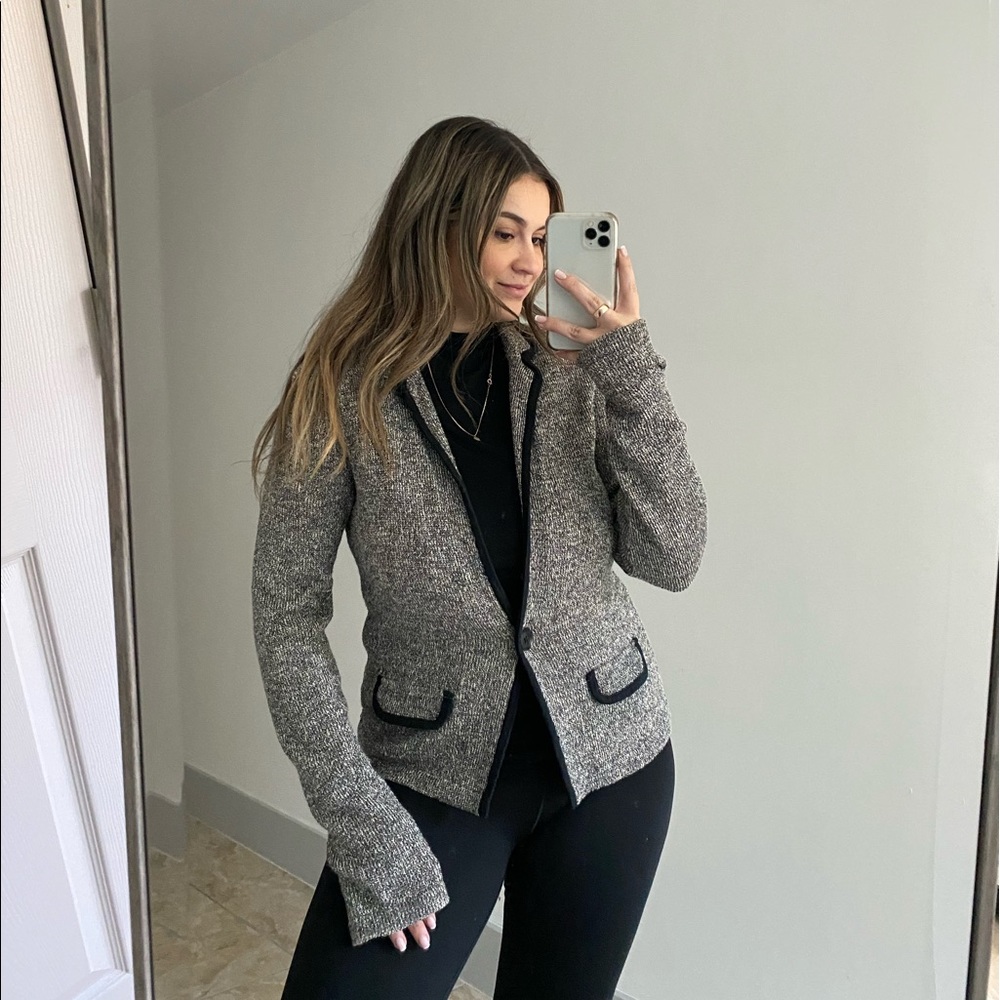 Sweater/ Blazer With Front Button - image 5